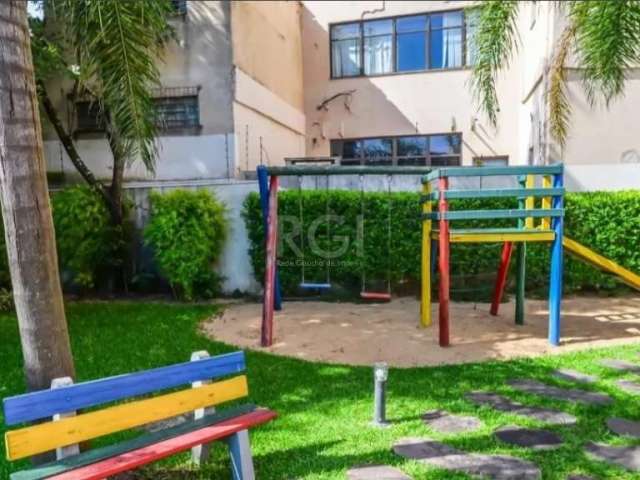 LINDO Apartamento quarto andar com dois dormitórios quarto andar, na Av. Azenha em Porto Alegre. 1 vaga de garagem coberta, andar alto, vista para o Guaíba, gás natural, móveis sob medida, prédio com 