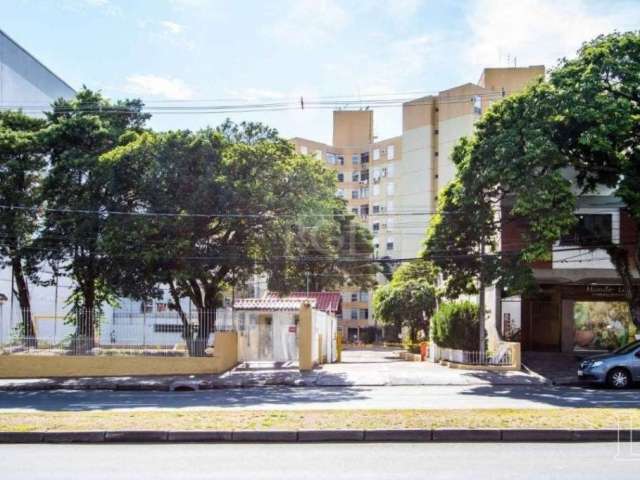 Apartamento com .localização previligiada, com living para dois ambientes,cozinha, área de serviço, dois dormitorios , lateral, bem ventilado, pronto para morar. Condominio com portaria 24h.,  elevado