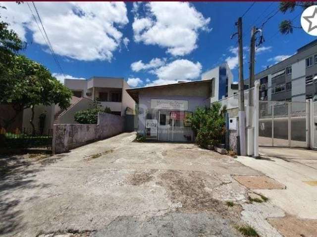 Terreno residencial/ comercial medindo 396M² (7,92X50) no bairro Santa Maria Goretti.&lt;BR&gt;Terreno escriturado, tendo 2 casas que necessitam de averbação. A casa da frente tem uma ampla sala comer