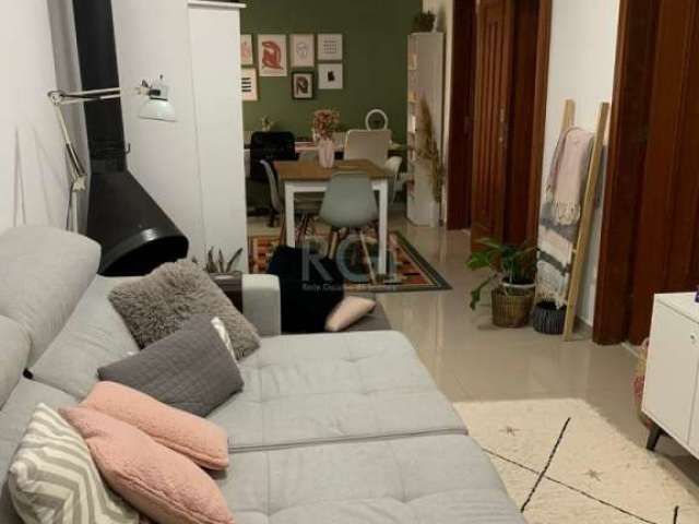 Esse no Segundo andar! Inquilino já a 2 anos. Sai assim q vendermos ou mantém.&lt;BR&gt;Apartamento em prédio novo no bairro Menino Deus com 2 dormitórios, sendo 1 suíte, living 2 ambientes, banheiro 