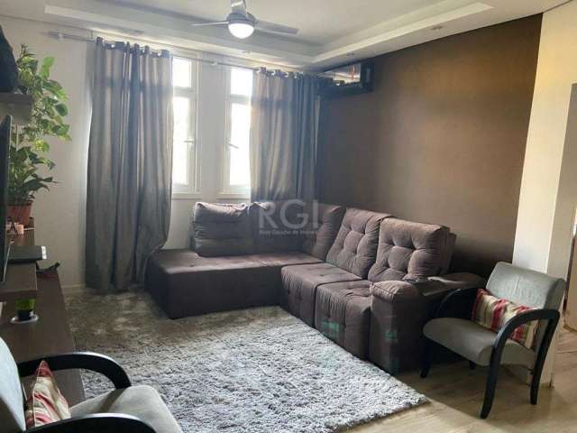 Vende-se apartamento no térreo de 2 dormitórios amplos, living em 2 ambientes, banheiro social, copa na cozinha ampla toda reformada, área de serviço separada , prédio com fachada em pintura. &lt;BR&g