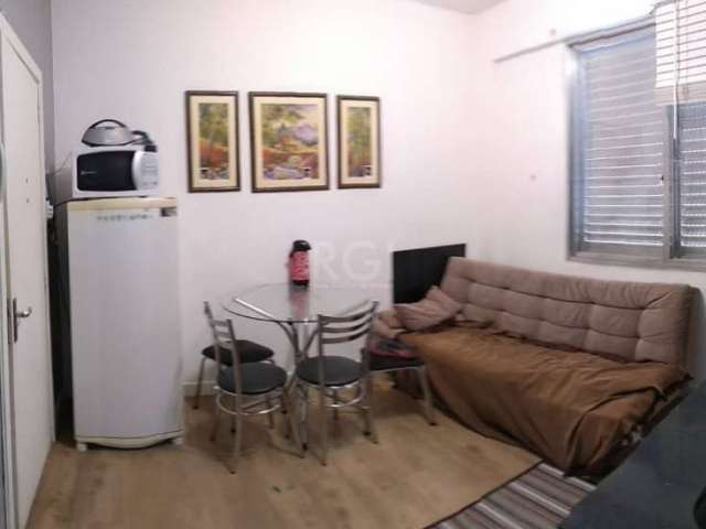 Apartamento 1 dormitório, no bairro Independência, Porto Alegre/RS      &lt;BR&gt; &lt;BR&gt;Apartamento de 01 dormitório SEMI-MOBILIADO, em excelente localização, na Ramiro Barcelos próximo à Redençã