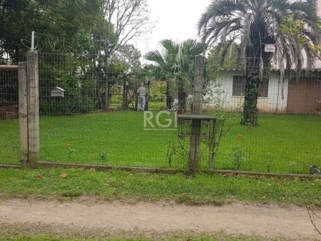 Terreno localizado no bairro Restinga, com 22 m de frente, 24 m de fundo, laterais 68,70 m de um lado e 57,50 m de outro lado, total 1.490 m²,  fica a 50 metros da Avenida principal, João Antonio da S