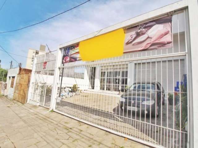 Loja com 70,80m² privativos + 26 m² de mezanino+ 40m² de pátio em um prédio com terreno de 300m²(10mx30m), 02 lojas prontas de 75m²(5m x15m), com pé direito alto de 5 metros, mezanino de 40m². Há 18 a