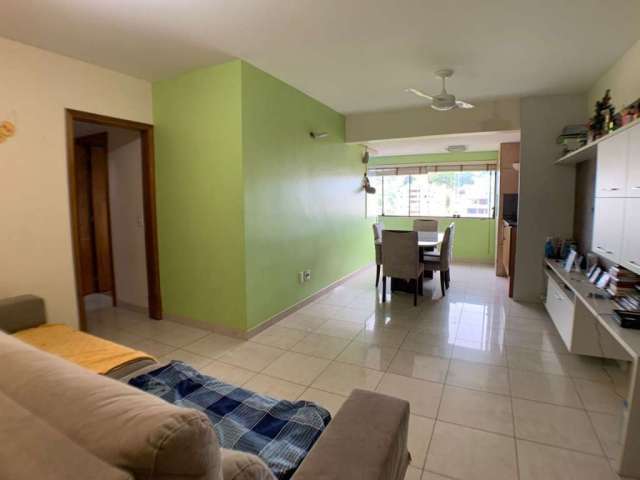 Lindo apartamento de 3 dormitórios no bairro Tristeza. São 100m² muito bem distribuídos, com sala ampla, com espaço para bar e churrasqueira. Cozinha completa. Lavanderia separada. Dormitórios com luz