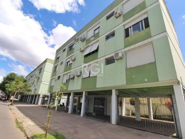 Excelente apartamento de 02 dormitórios, todo reformado,, com piso porcelanato, móveis sob medida na cozinha e banheiro, com ar condicionado split e Junker. Com vaga de garagem dupla e coberta. Próxim