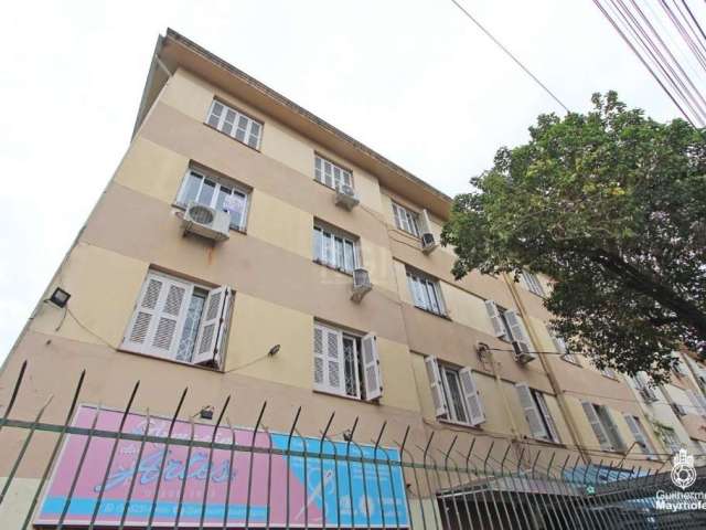 Apartamento Localizado no coração do bairro Menino deus, situado na avenida Getúlio Vargas, excelente apartamento térreo, composto de 3 dormitórios, sala de estar , cozinha, área de serviço, com excel