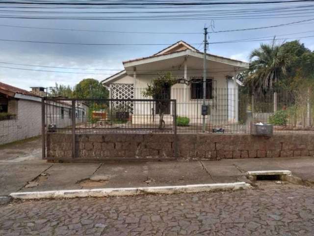 Casa no bairro Tarumã em Viamão. &lt;BR&gt;&lt;BR&gt;Imóvel com três dormitórios, sendo um com suíte, duas salas, cozinha, banheiro social, lavabo, área de serviço, lavanderia, varanda, churrasqueira,