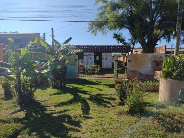 Casa com 1 dormitório, sala, cozinha, banheiro social em um grande terreno . medindo o total de 300 metros quadrados terreno de 10 x 30 com espaço para paisagismo de um belo jardim e instalação de pis