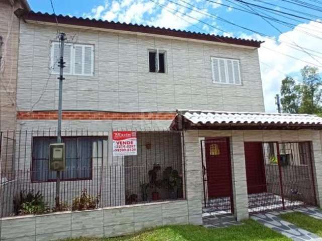 Linda casa em loteamento com acesso somente de moradores, com 2 dormitórios sendo uma suíte com sacada, amplo living, cozinha, lavabo, garagem coberta e fechada, quiosque nos fundos com churrasqueira 