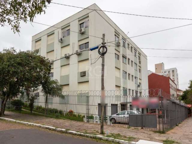 EXCLUSIVO PARA INVESTIDORES - IMÓVEL LOCADO&lt;BR&gt;Apartamento térreo,  recentemente pintado, composto por 2 dormitórios, living, banho social, cozinha e área de serviços.  Imóvel tem acesso pelo an