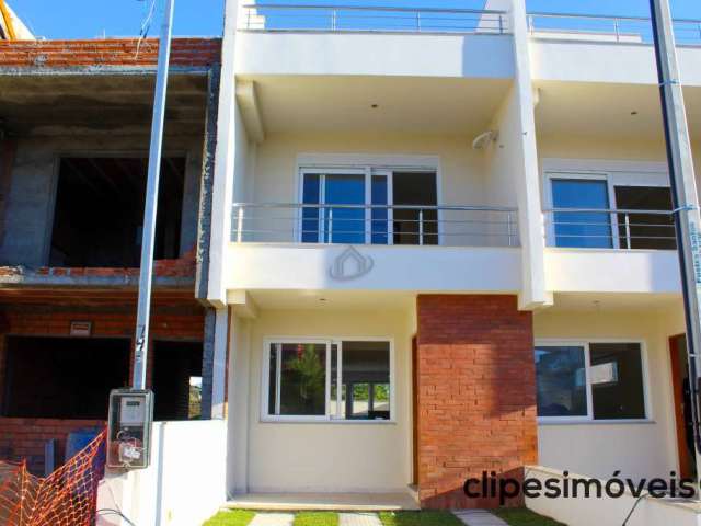 Ótimo sobrado novo com 3 pavimentos com terraço. Sobrado possui 3 dormitórios sendo 1 suíte, cozinha mobiliada com fogão e pia. Living amplo 2 ambientes, ótimo pátio nos fundos. Garagem para 1 carro t