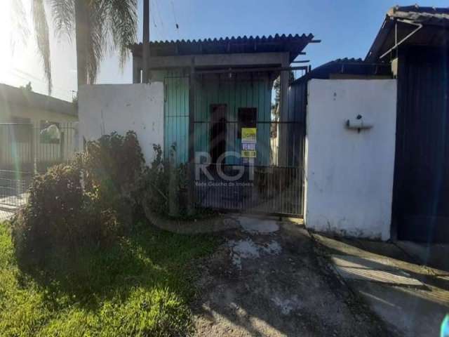 Vende excelentes casas dentro de um terreno de 600m². Isso mesmo, são 3 casas dentro do terreno, 7 dormitórios, sendo 02 suítes, 7 banheiros, 5 salas e garagem coberta para até 8 carros! &lt;BR&gt;Loc