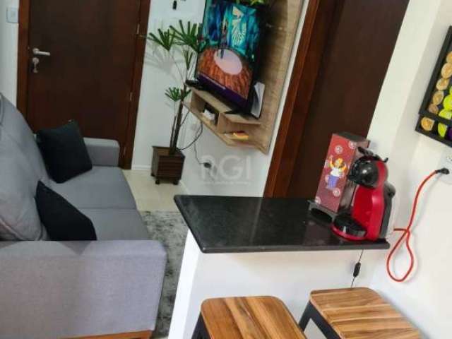 Excelente apartamento, todo reformado, no melhor da Cidade Baixa, composto por um dormitório, amplo living de estar,  cozinha, área de serviço e banheiro social.  &lt;BR&gt;OBS: Ficam todos os móveis 