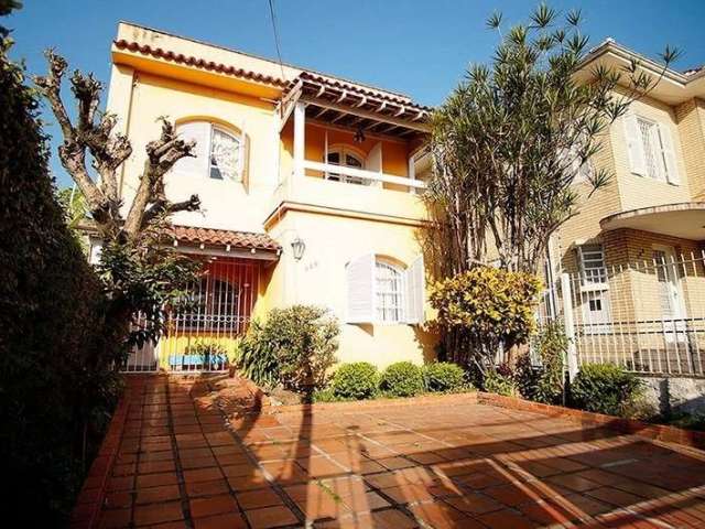 CASA DE 3 DORMITÓRIOS NO BAIRRO: MEDIANEIRA EM PORTO ALEGRE:&lt;BR&gt;Excelente casa sobrado, com possibilidade residencial e comercial, parte de baixo: escritório, parte de cima: 3 dormitórios, com p