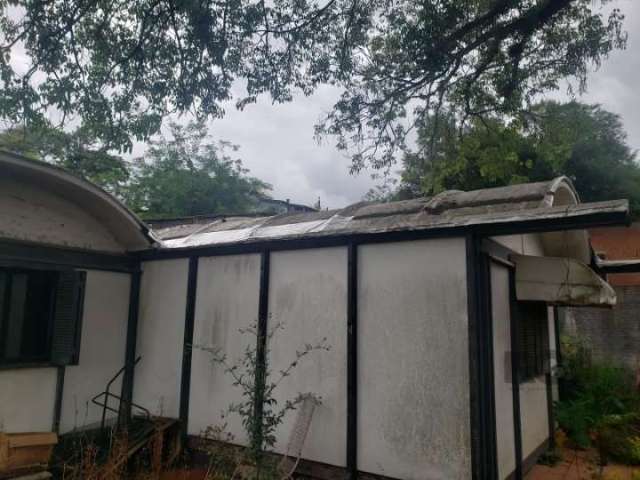 Terreno amplo no Bairro Agronomia Porto Alegre&lt;BR&gt;Terreno com 1.558m². Testada de 15m. Laterais de aproximadamente  80m. Com localização privilegiada: a 200m na Av. Bento Gonçalves, a 3min da Fa