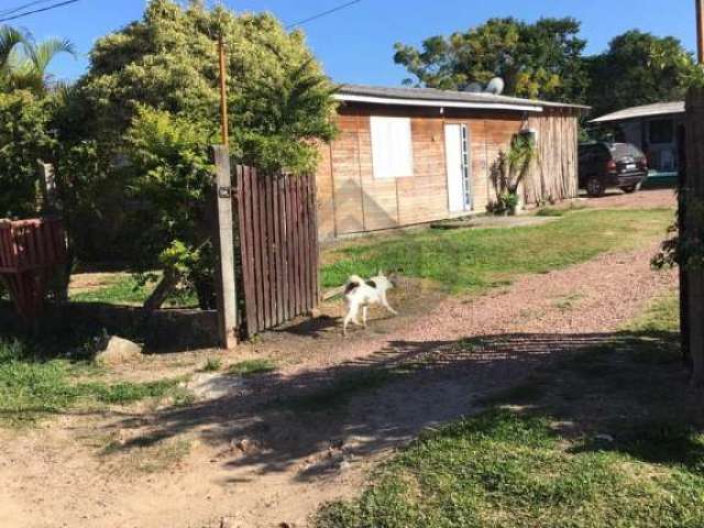 vende casa no bairro Lageado, 03 dormitórios, ampla sala de estar, cozinha e banheiro social. Terreno medindo 12,5 x 47, com piscina. Agende já sua visita com nossos corretores!!!