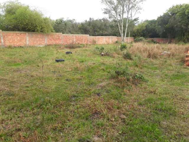 Terreno plano e todo  murado, medindo 1.400 m² de área total. Sendo 25 m de frente por 56 m de profundidade. Plano, pronto para construir. Agende sua visita e venha conferir com a equipe da Clipes Imó