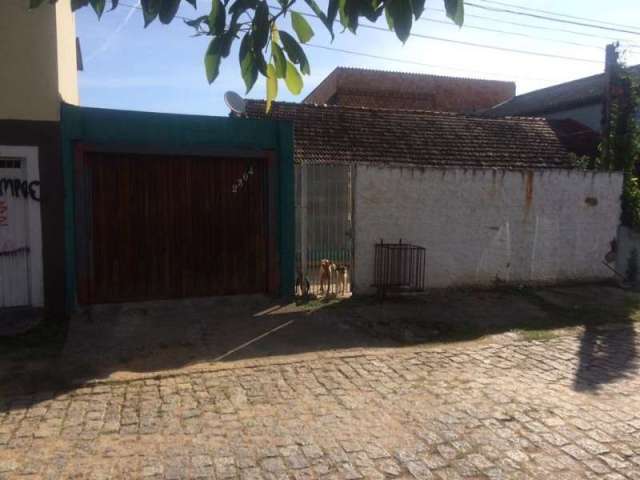 Vende ótima casa térrea de 2 dormitórios no bairro Restinga Nova,  cozinha ampla,  living e sala de jantar integrados. Banheiro todo em azulejo com box de vidro temperado, área de serviço coberta.  Po