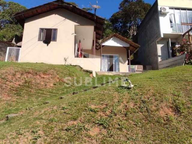 Casa no Bairro Nova Brasília com 02 Quartos