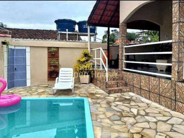 Casa com Piscina, Centro, Santa Rita de Jacutinga, MG