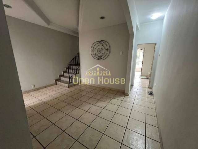 Casa Triplex para aluguel na Vila Santa Cecília em Volta Rdeonda - RJ