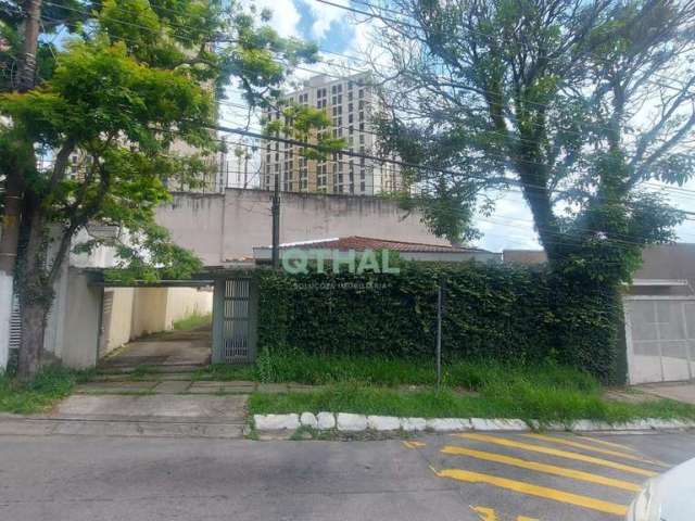 Casa térrea de 513m² á Venda com 03 dormitórios, 01 suíte, 09 vagas no Jardim Marajoara.