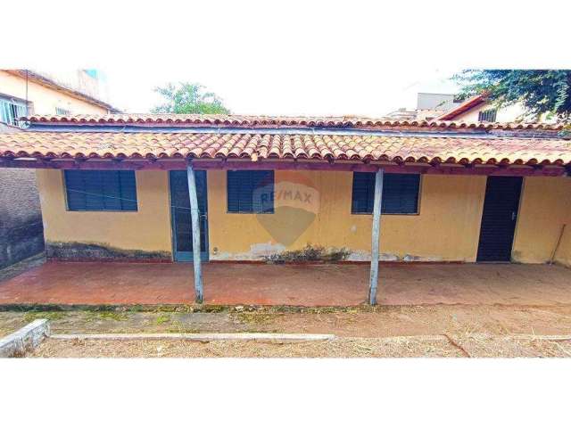 EXCELENTE LOTE 360m² COM CASA NO BAIRRO BANDEIRANTES EM CONTAGEM