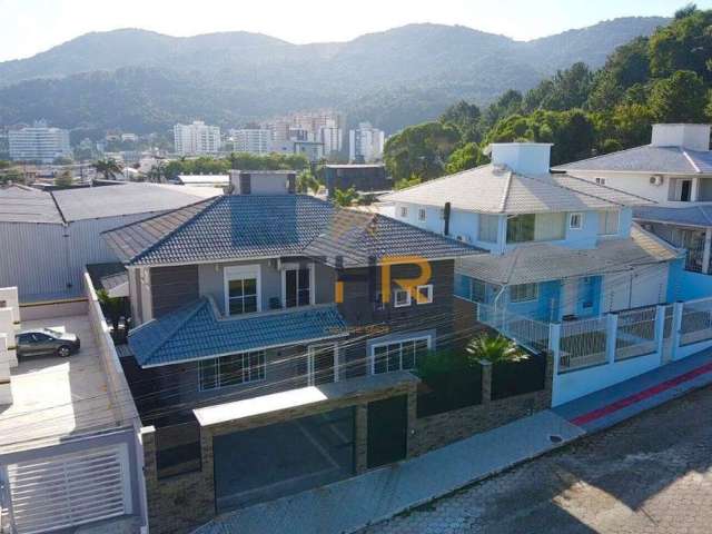 Casa com 4 quartos à venda na Kátia Bartiria Abreu, 523, Itacorubi, Florianópolis por R$ 2.870.000