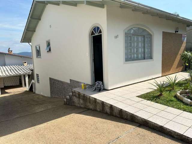 Casa com 4 quartos à venda na Vereador Arthur Mariano, 2298, Forquilhinhas, São José por R$ 770.000