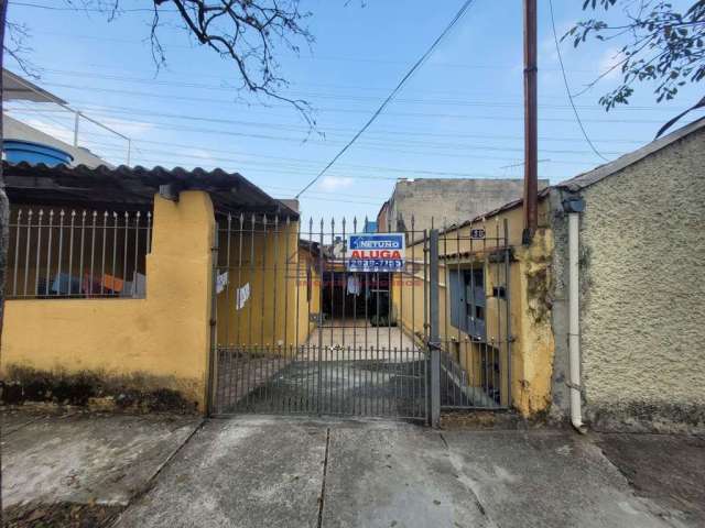 Casa térrea com 1 quarto e 1 vaga na Vila Medeiros