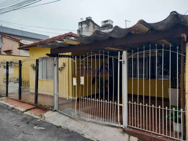 Casa Térrea na Vila Medeiros em rua particular com 02 dorms, sala, cozinha, wc, 01 vaga e depósito.