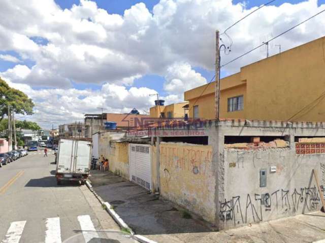 Casa Térea na Vila Sabrina com 02 dorms, sala de estar, cozinha, lavanderia, 02 vagas, ótimo local.