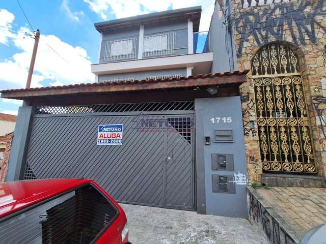 Casa Nova com ótima localização sendo 2 quartos, sala, cozinha, 2 banheiro e área de serviço.