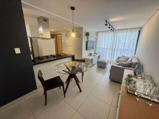 Apartamento mobiliado com 2 quartos próximo da praia no bairro de Manaíra