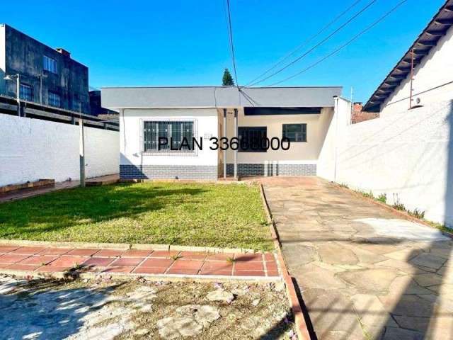 Casa à venda em Porto Alegre-RS,  2 quartos, 2 salas, 2 banheiros, 6 vagas de garagem!