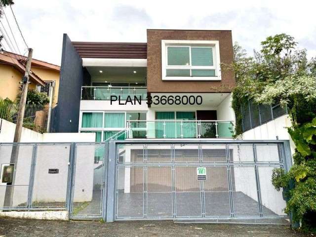 Porto alegre- casa moderna e ampla.