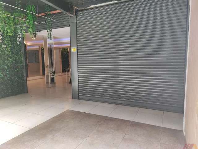 Salçao Comercial com 220 metros e 2 banheiros