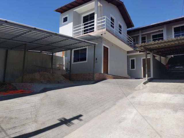 Casa em Forquilhas - São José: 250m², 3 dormitórios, 2 suítes, 3 banheiros por R$ 690k para venda