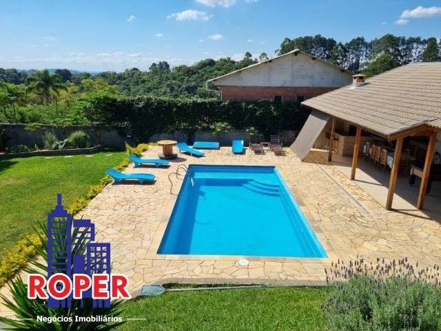 Linda chácara de 1.200 m² com casa sede, piscina e área gourmet à venda em mairiporã.