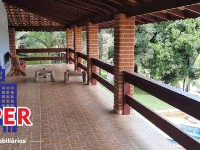 Linda chácara de alto padrão de 2.384 m²/casa sede/piscina/área gourmet à venda em atibaia