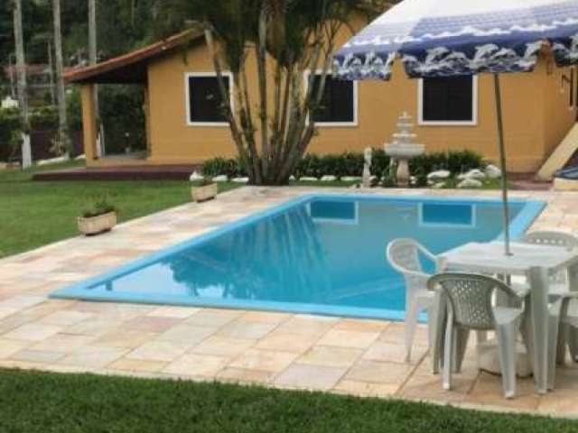 Belissima chácara de 1.690 m² com piscina à venda em arujá.