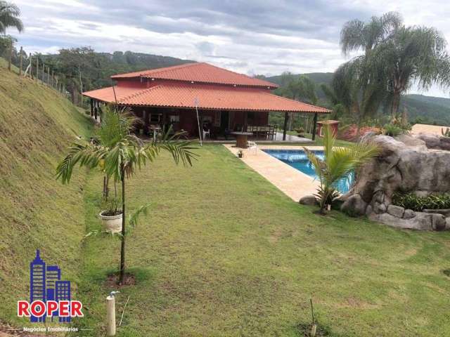 Linda chácara com 2.500 m²/casa sede/piscina/área gourmet à venda em condomínio fechado em guararema