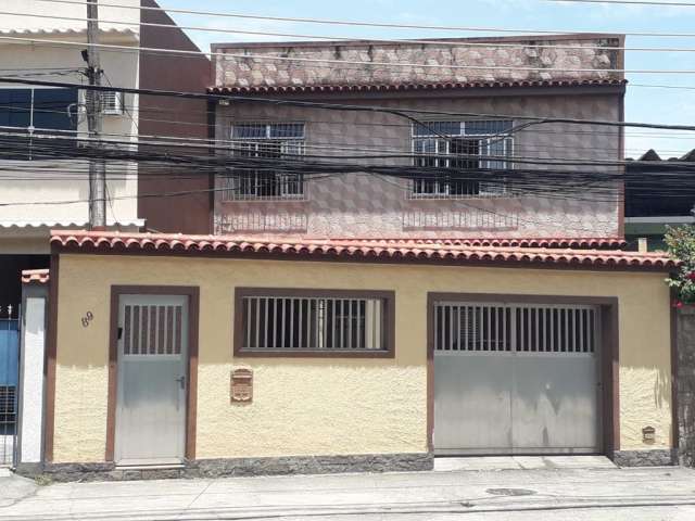 Casa com piscina em Braz de Pina