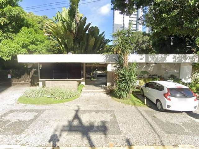 Apartamento em Casa Forte com 4 quartos sendo 2 suítes com 225m² por R$ 1.050.000,00.