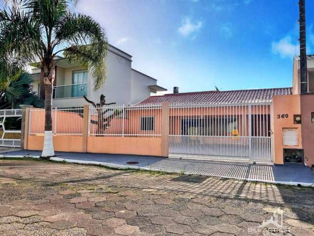 Casa no centro de Piçarras. De R$730 mil Por R$ 685 mil