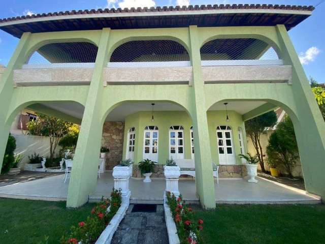 Casa com amplo terreno em Vilas do Atlântico.