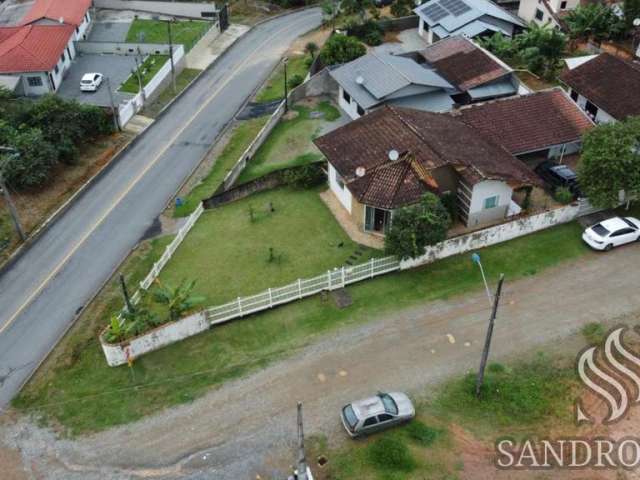 Casa para Venda em Guaramirim, CORTICEIRA, 3 dormitórios, 2 banheiros, 2 vagas