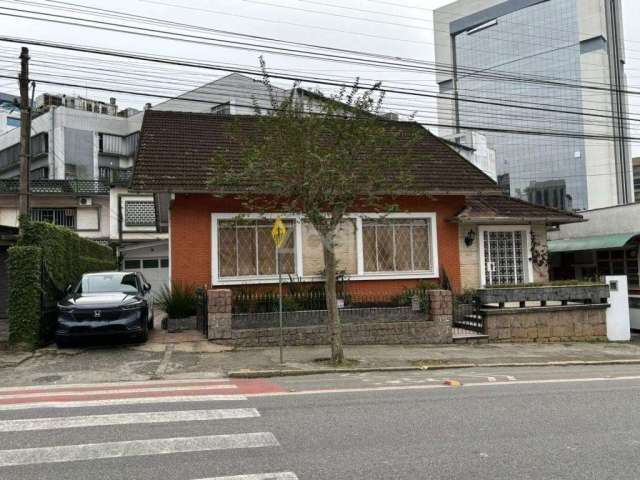 CASA no CENTRO com 0 quartos para LOCAÇÃO, 250 m²