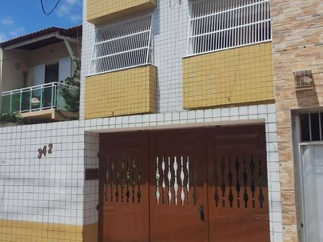 Excelente Casa Triplex no Itapery, com 04 Quartos e 04 Suites